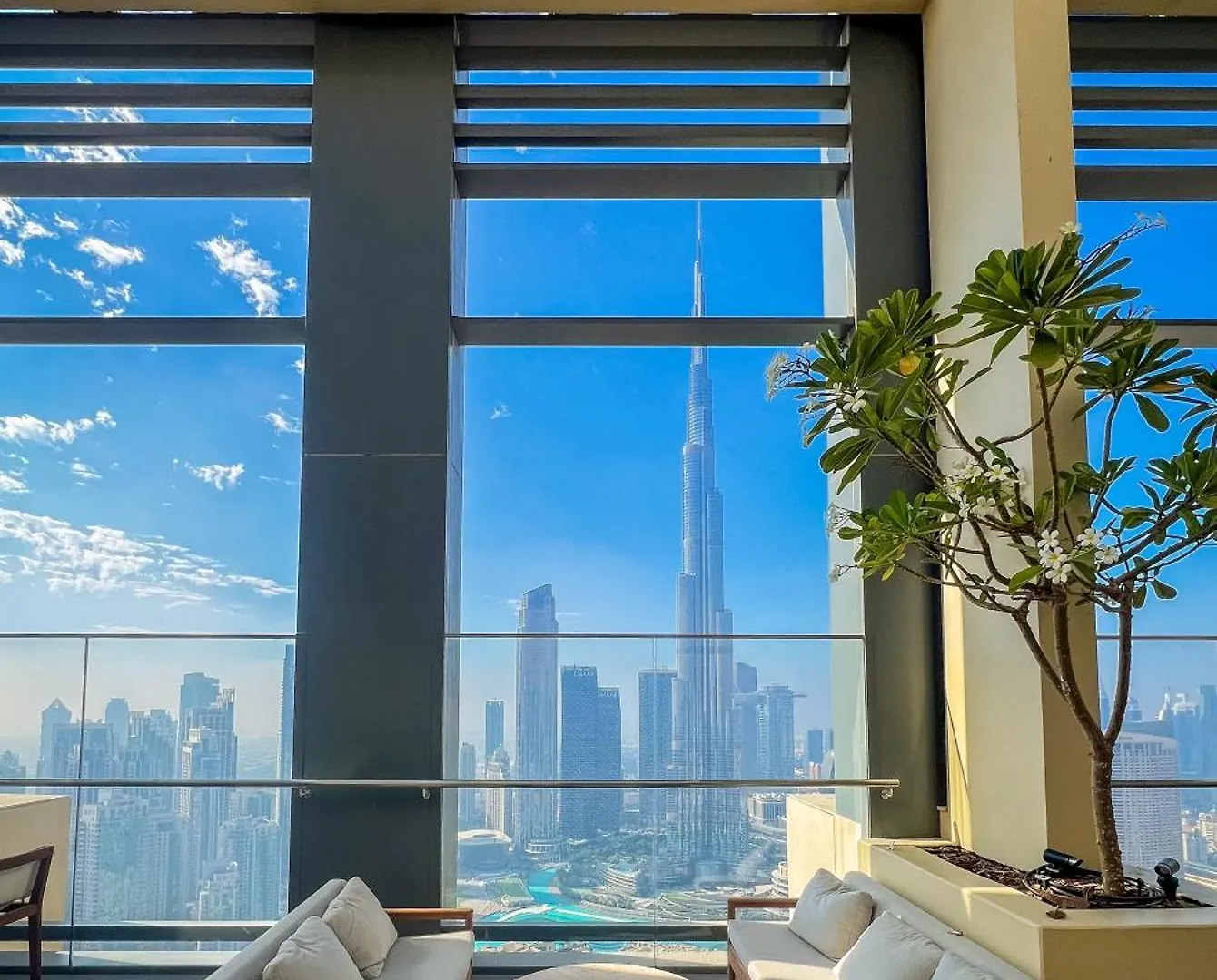 Stunning 2Br Burj Khalifa View Apartment Dubai