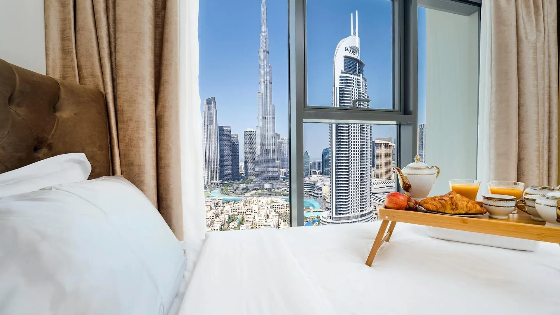 Stunning 2Br Burj Khalifa View Apartment Dubai